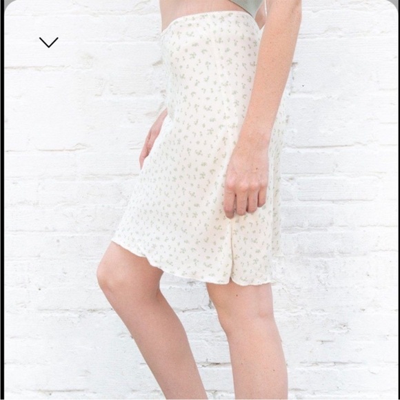 Brandy Melville Sephira Floral Skirt - Picture 2 of 5